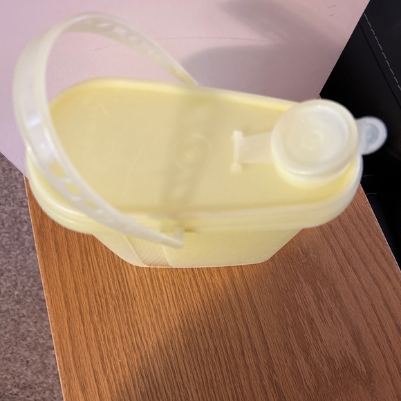 Vintage Tupperware container - Picture 2 of 6